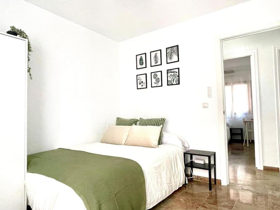 Beautiful & Sunny Apartment Малага Екстериор снимка