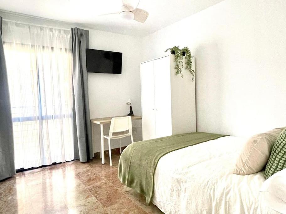 Beautiful & Sunny Apartment Малага Екстериор снимка