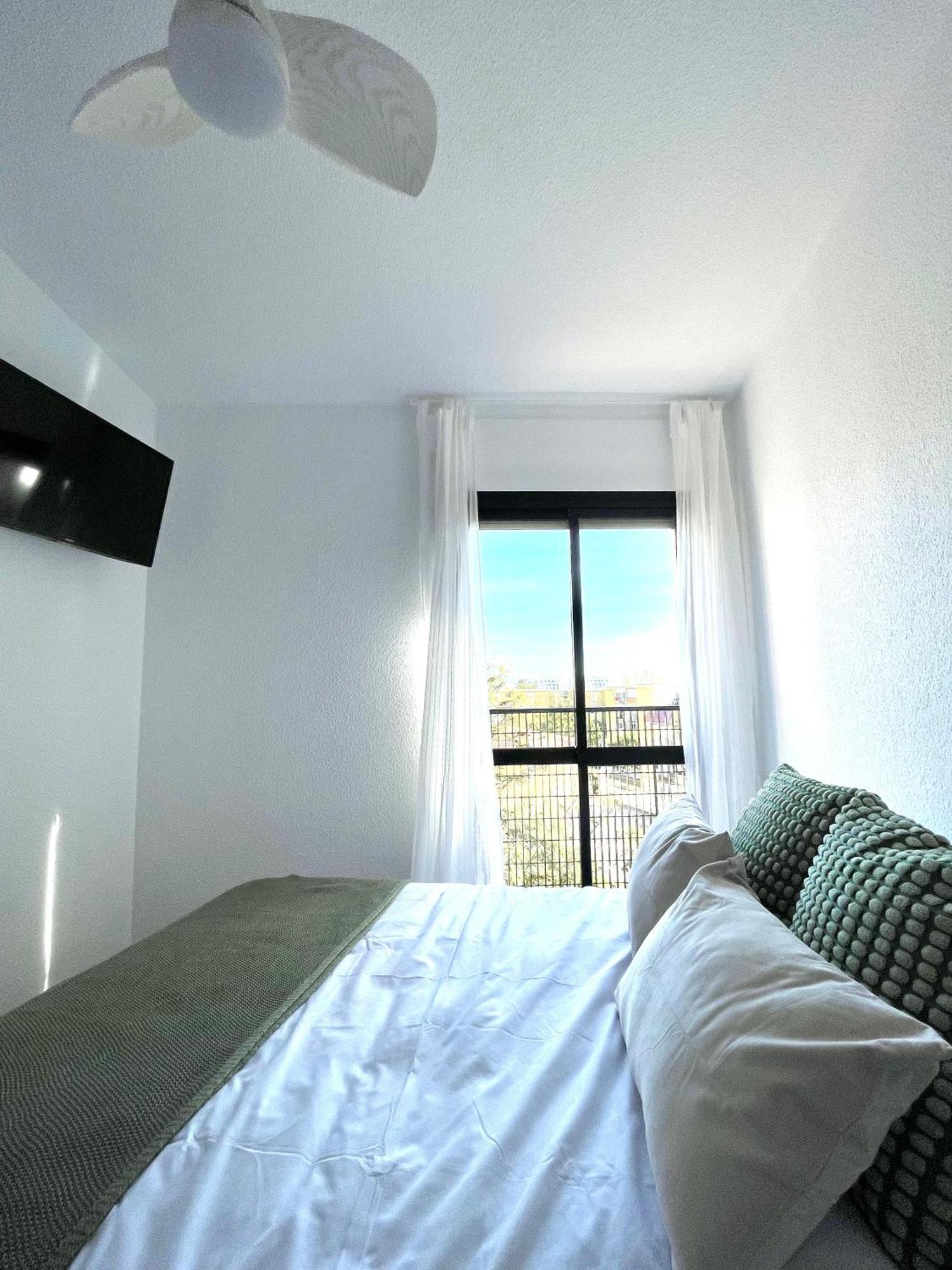 Beautiful & Sunny Apartment Малага Екстериор снимка