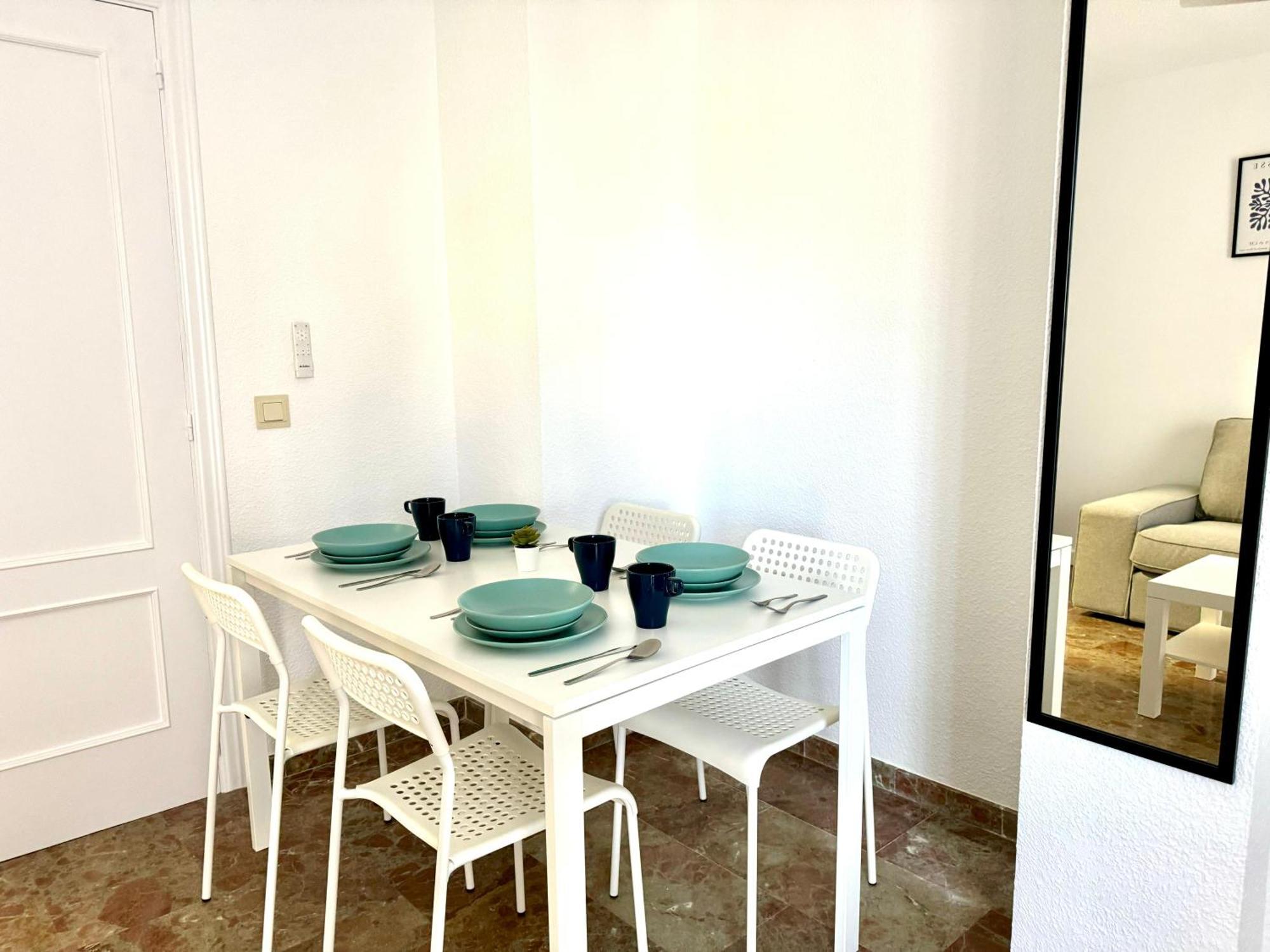 Beautiful & Sunny Apartment Малага Екстериор снимка