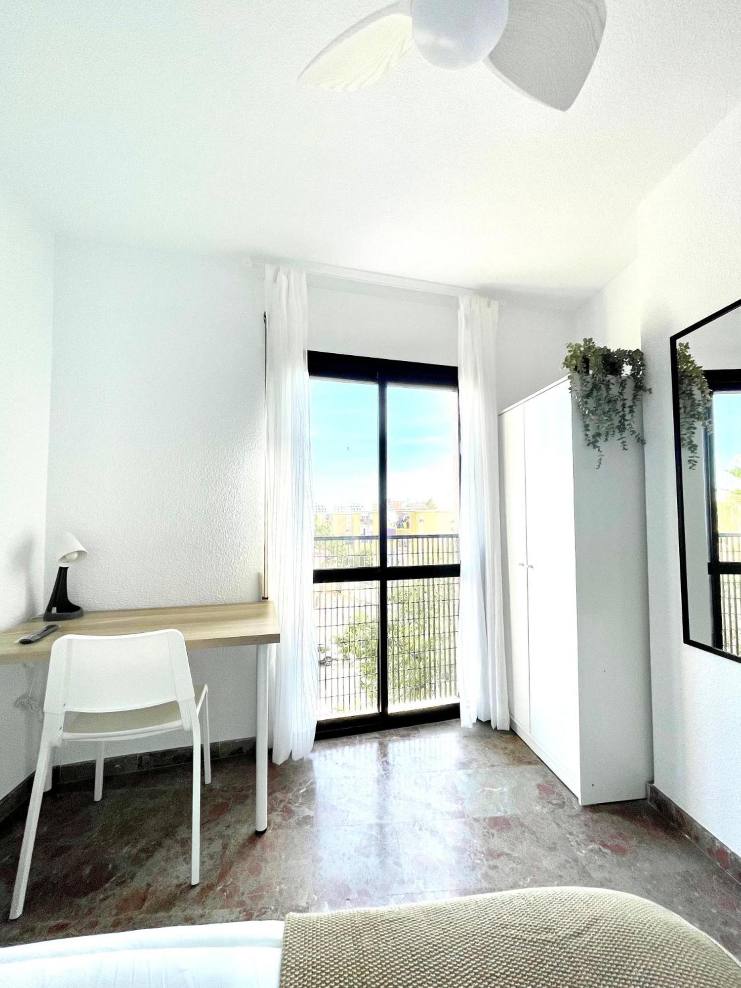 Beautiful & Sunny Apartment Малага Екстериор снимка